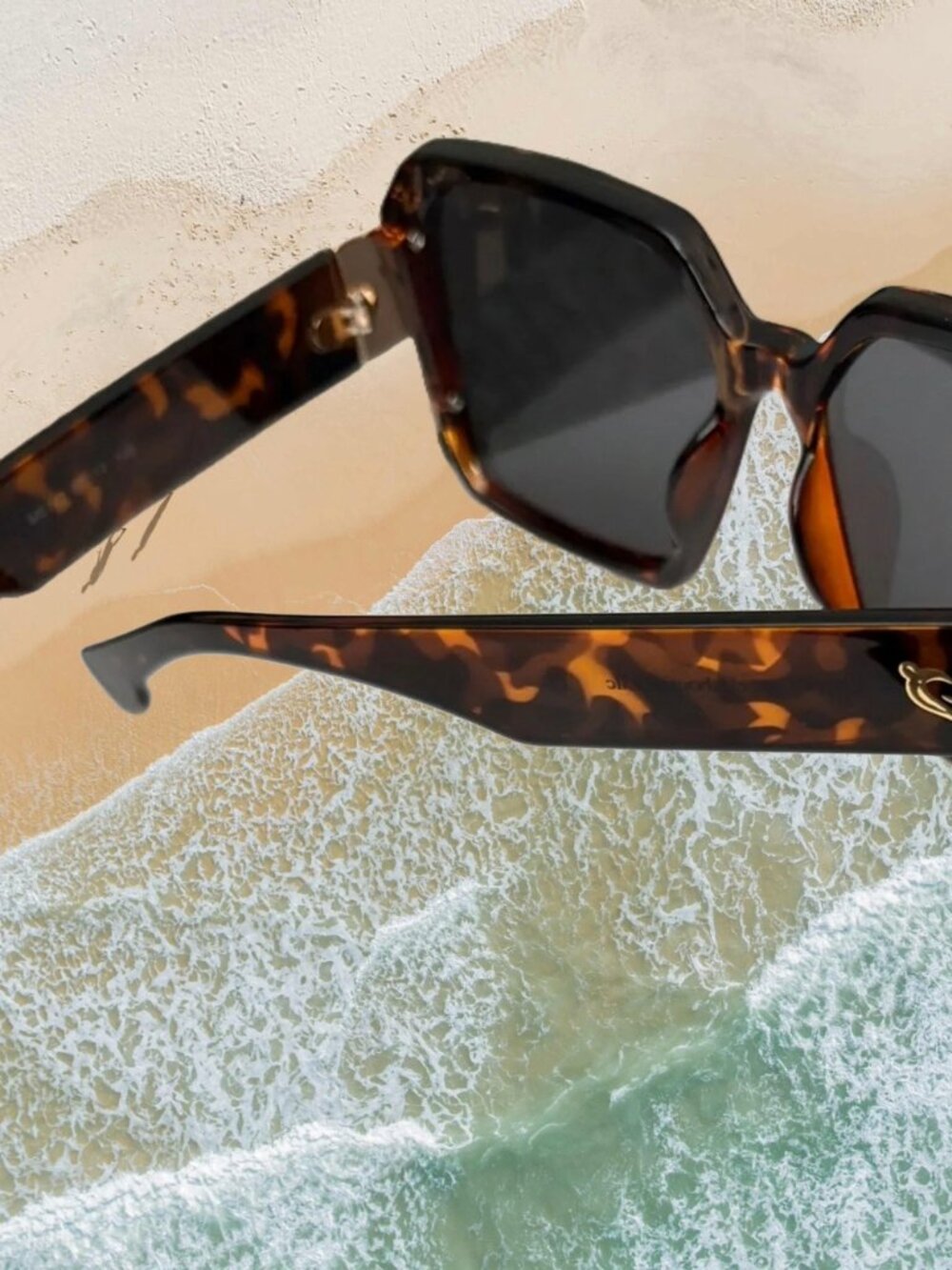 Tortoiseshell Square Frame Sunglasses - Dark Lens - Picture 4 of 4